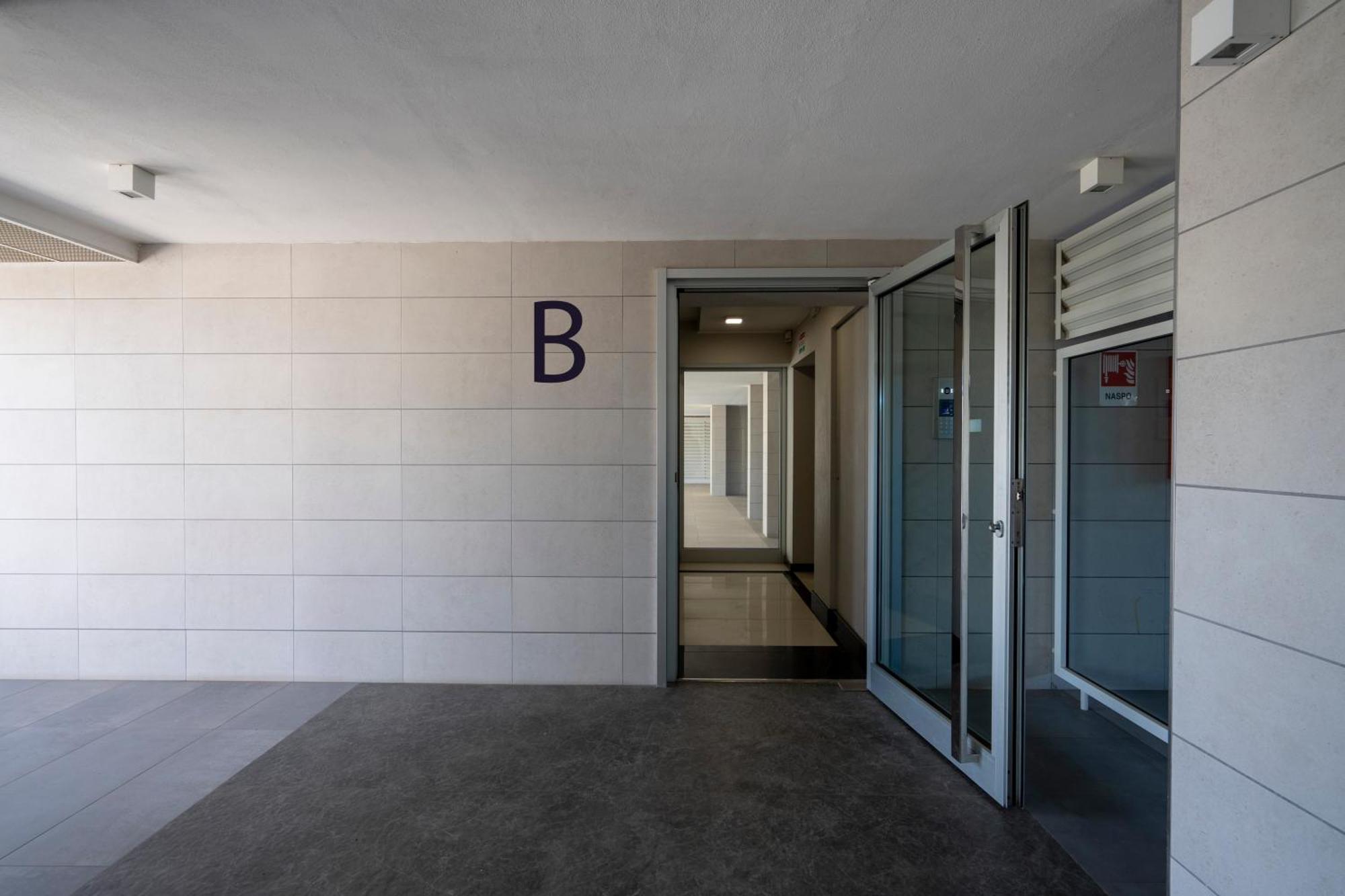 Kind Park - Sleek Apartment With Terrace & Parking Bari Exterior foto